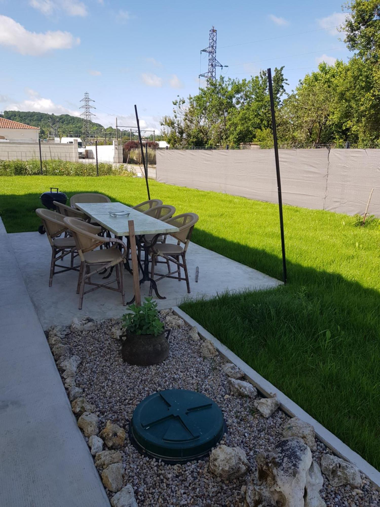 Gite Chez Mamie - 7 Personnes A Sainte Livrade Sur Lot Exterior photo